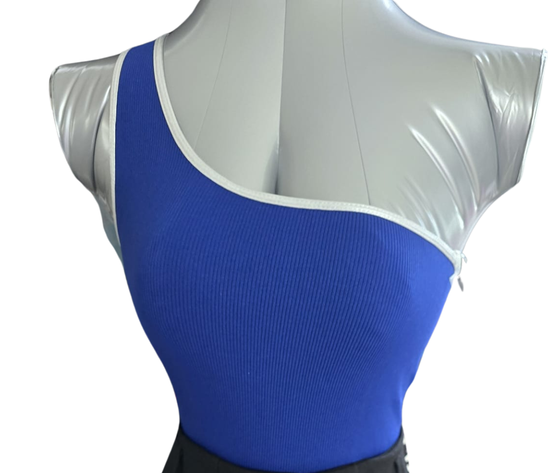 Top Asimétrico “Dual Luxe” – Elegancia en Contraste