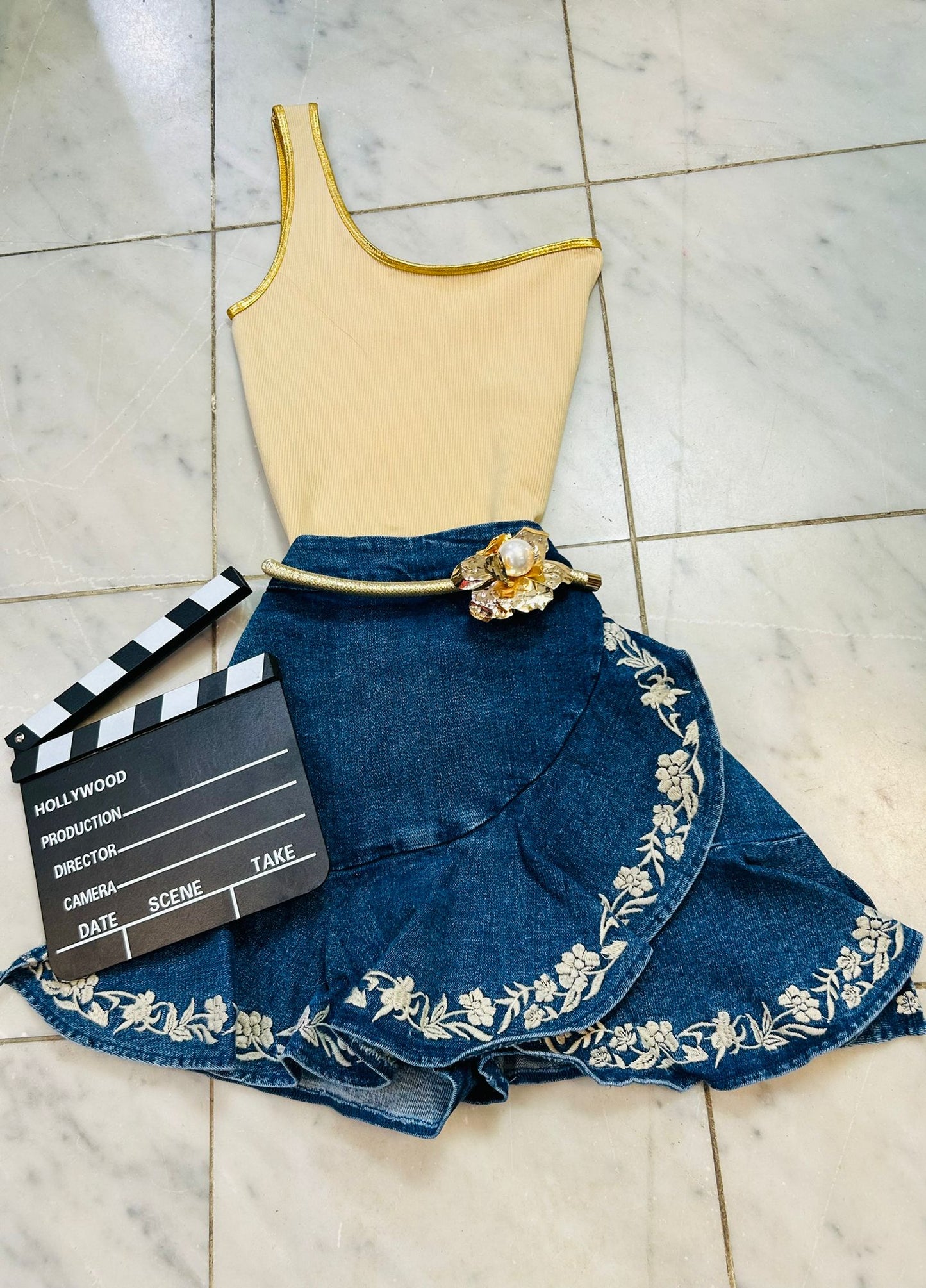 Falda-Pantalón Azul Marino con Bordados Dorados - Elegante