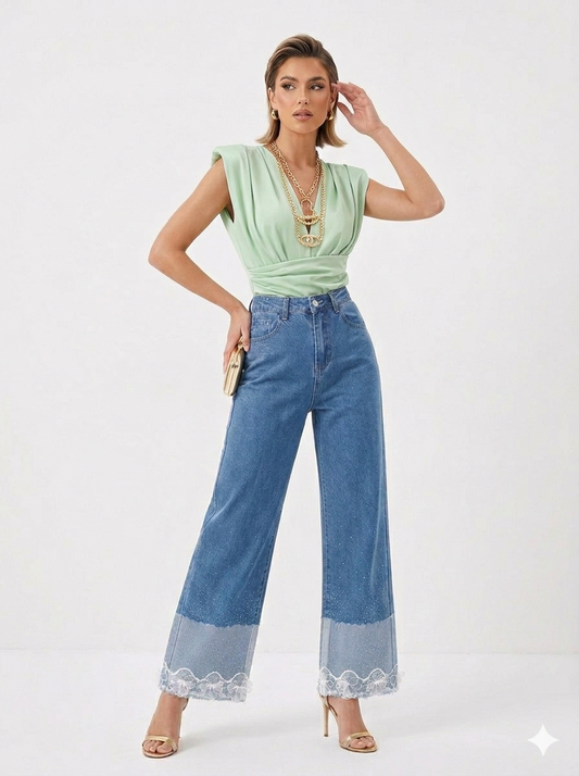 Jean con Detalles de Brillo y Encaje en Ruedo