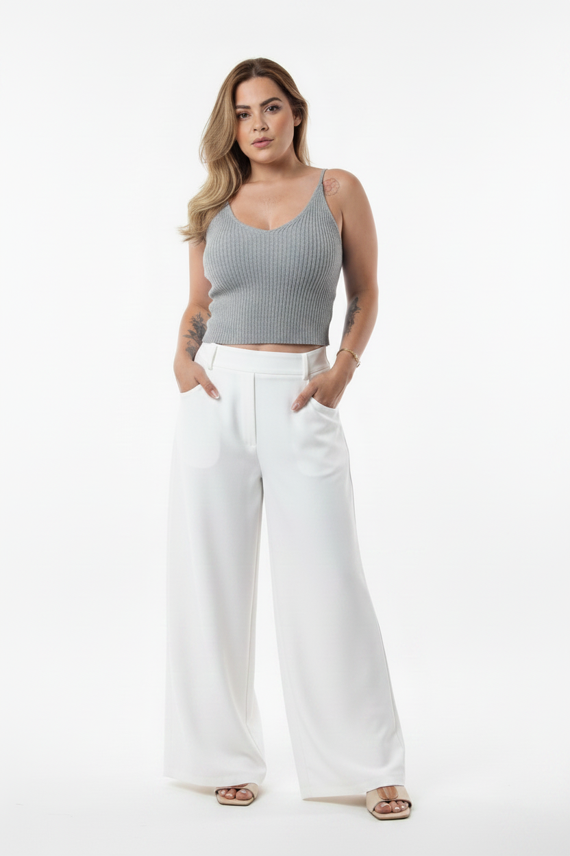 Top Gris con Pantalón Blanco
